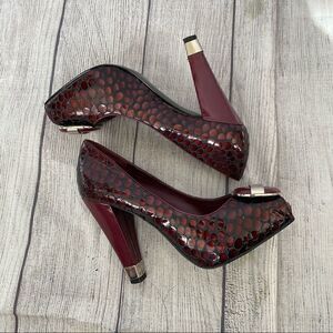 BCBGirls open toe print high heel burgundy sz 6.5